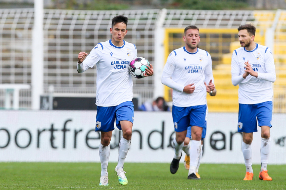 Gegen Optik Rathenow möchte FCC-Stürmer Pasqual Verkamp (23, l.) wieder jubeln können.