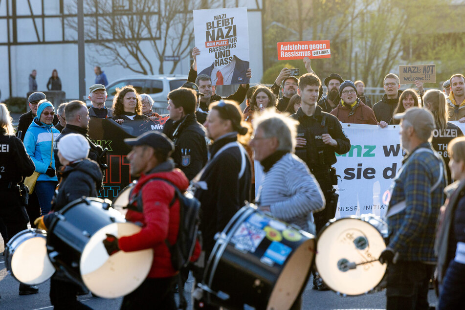 Wie hier bei einer Demo gegen eine geplante Flüchtlingsunterkunft in Schleusingen sind immer mehr Thüringer unzufrieden mit den aktuellen politischen Verhältnissen.