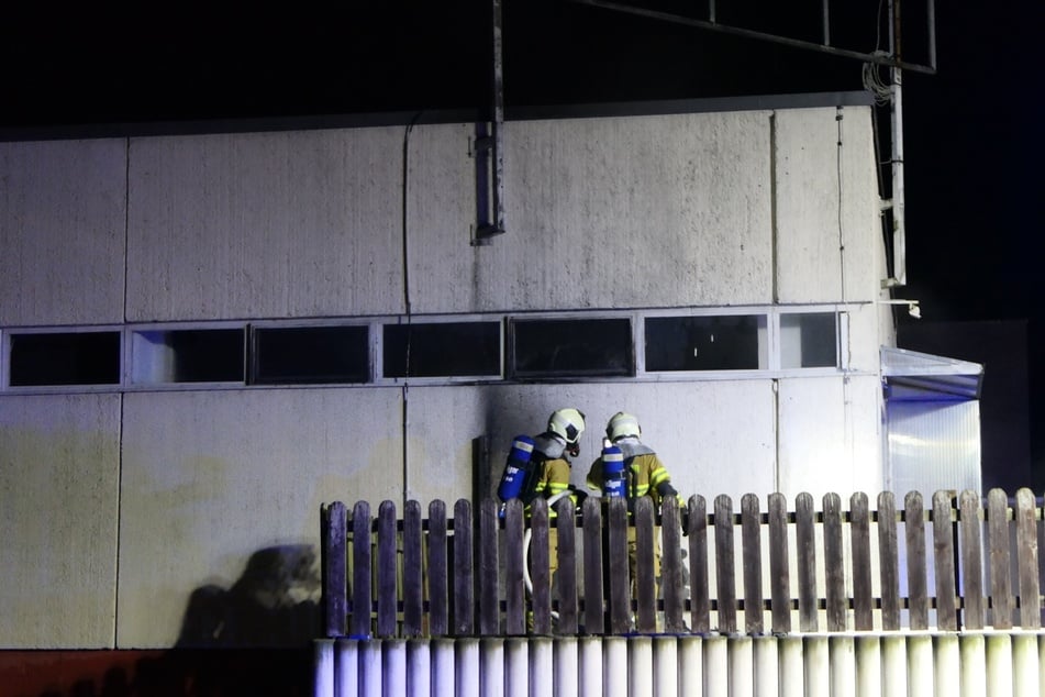 Glücklicherweise griffen die Flammen nicht auf das angrenzende Gebäude über.