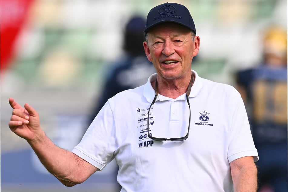 Greg Seamon (70) zeigte sich stolz auf das Team angesichts der Hitze.