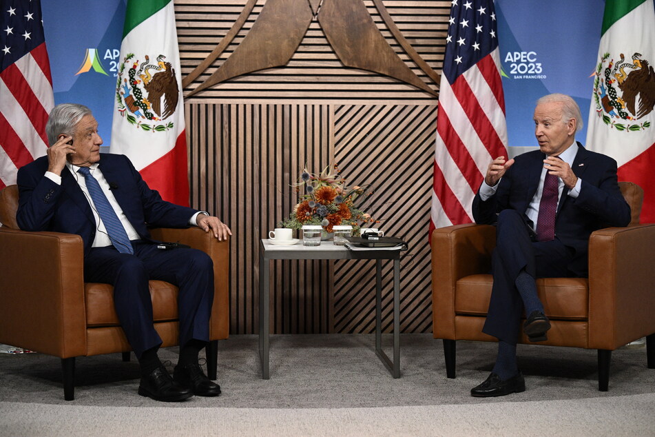 A top-level US delegation will head shortly to Mexico to discuss concerns on migration, the White House said Thursday, after telephone talks between Presidents Joe Biden (r.) and Andres Manuel Lopez Obrador (l.)