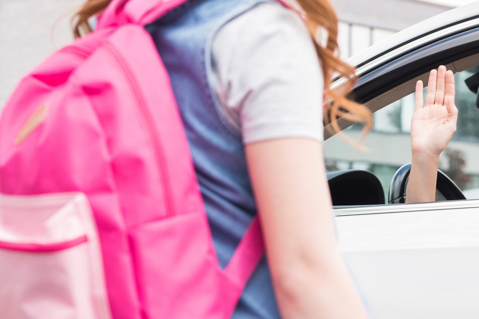 Der Mann sprach das Schulmädchen aus seinem Auto heraus an. Böse Absichten hatte er dabei laut Polizei keine. (Symbolfoto)