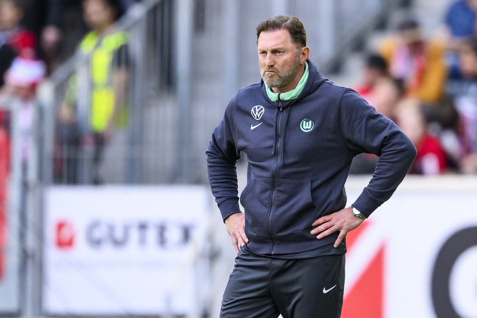 Ralph Hasenhüttl (56) steht seit Mitte März bei den Wölfen an der Seitenlinie, wo er auf Niko Kovac (52) folgte.