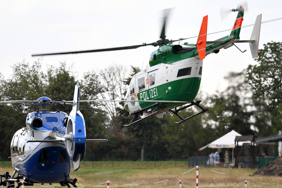 Die Polizei setzte einen Hubschrauber ein und konnte den Jungen so zügig finden. (Symbolbild)