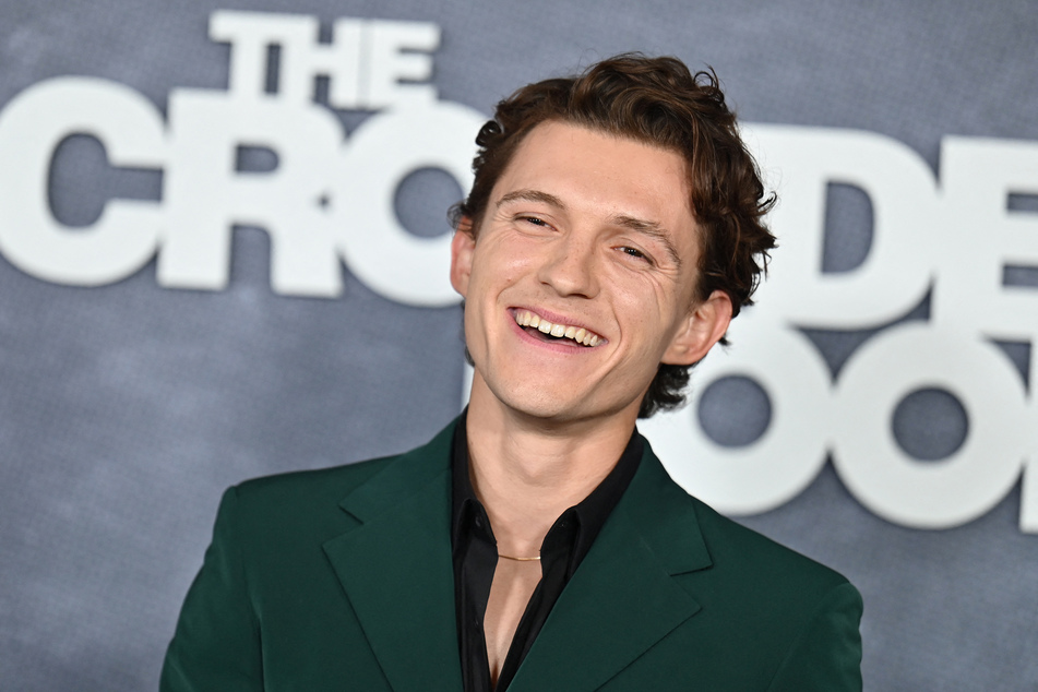 Tom Holland hasn't had a drink in a year and a half and says he feels "amazing."