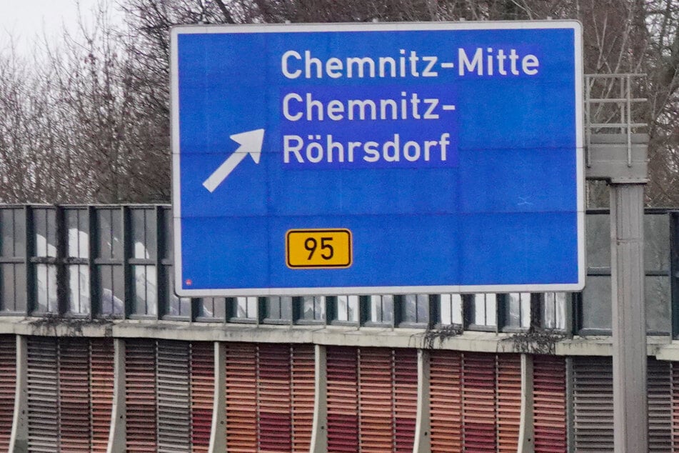 Der Unfall passierte auf der A4 kurz nach der Anschlussstelle Chemnitz-Mitte.