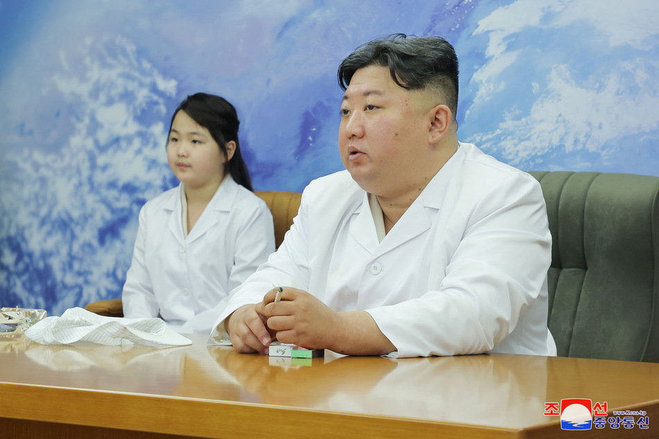 Während sein Volk hungert, soll der nordkoreanische Machthaber Luxusgüter wie Alkohol und Zigaretten horten.