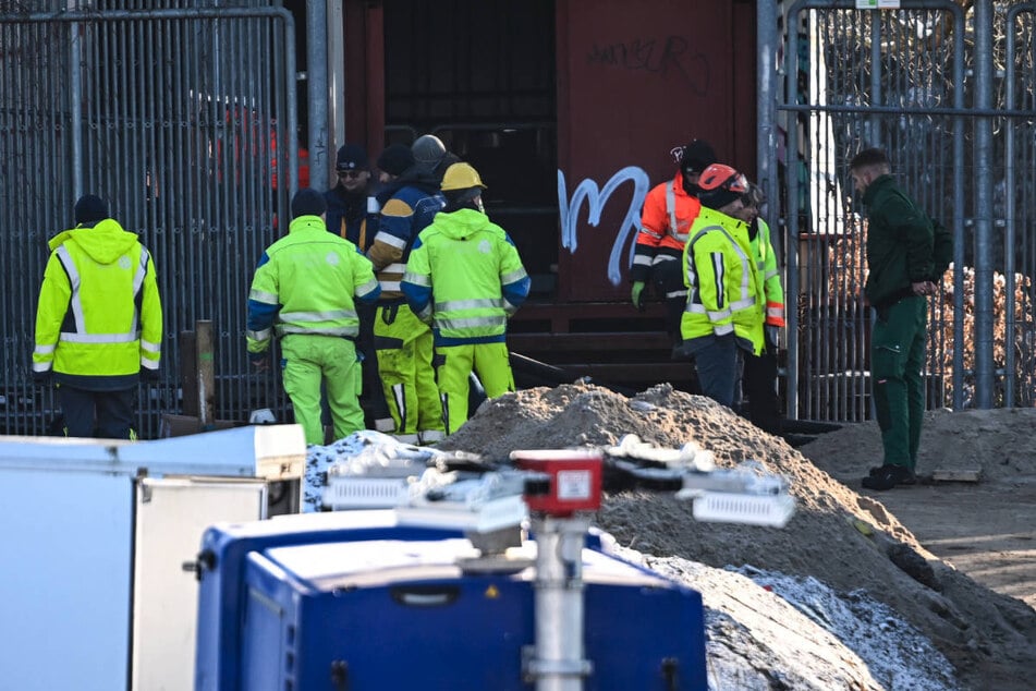 Mitarbeiter der Berliner Stadtwerke haben seit dem vergangenen Samstag mit Hochdruck an einer Lösung für den großflächigen Stromausfall gearbeitet.