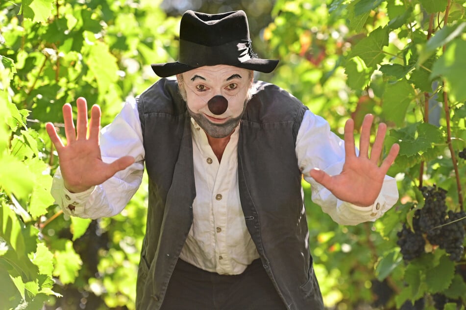 Der Dresdner Mime Utz Pannike (62) gastiert mit seinem Panischen NOt-Theater beim Festival.