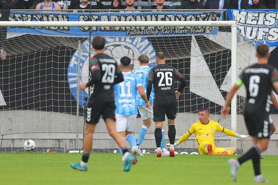 Bitter für die Himmelblauen! Kurz vor der Pause trifft Nick Elias Meier (nicht im Bild) zum 1:2.