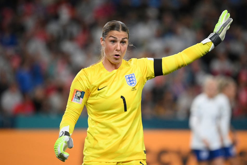 England-Keeperin Mary Earps (30) und zwei ihrer Manchester-United-Kolleginnen sind noch für die Lionesses im WM-Einsatz. Auf sie will der Verein warten, bis er eine Entscheidung trifft.