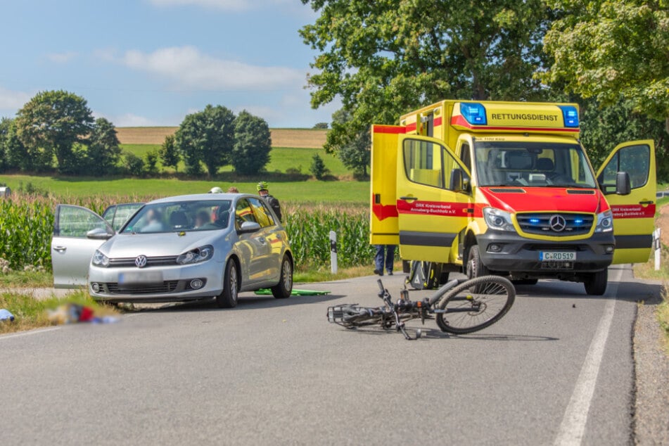 Der 75-jährige Biker wurde bei dem Unfall schwer verletzt.