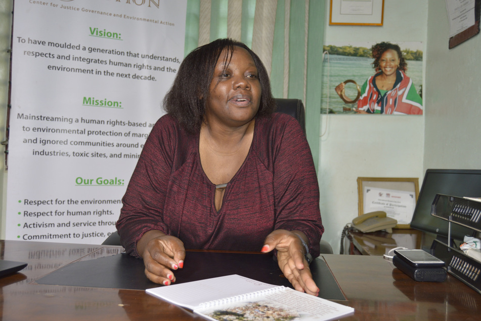Die Umweltschützerin Phyllis Omido (45) aus Kenia in ihrem Büro.