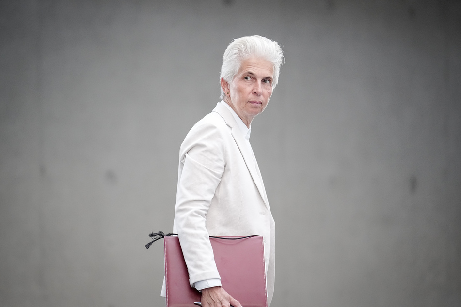 Marie-Agnes Strack-Zimmermann (64, FDP), Vorsitzende des Verteidigungsausschusses.