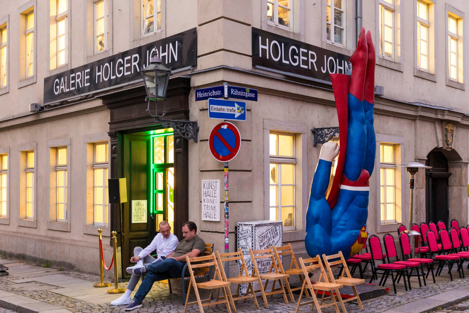 Die "Galerie Holger John" in der Rähnitzgasse stellt bis 10. Dezember Uris Werke aus.