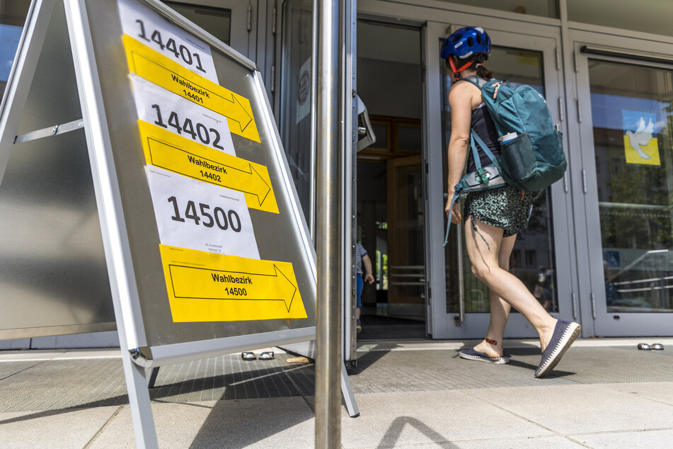 Schlange stehen muss man nicht unbedingt, um in den Dresdner Wahlbüros seine Stimme abzugeben.