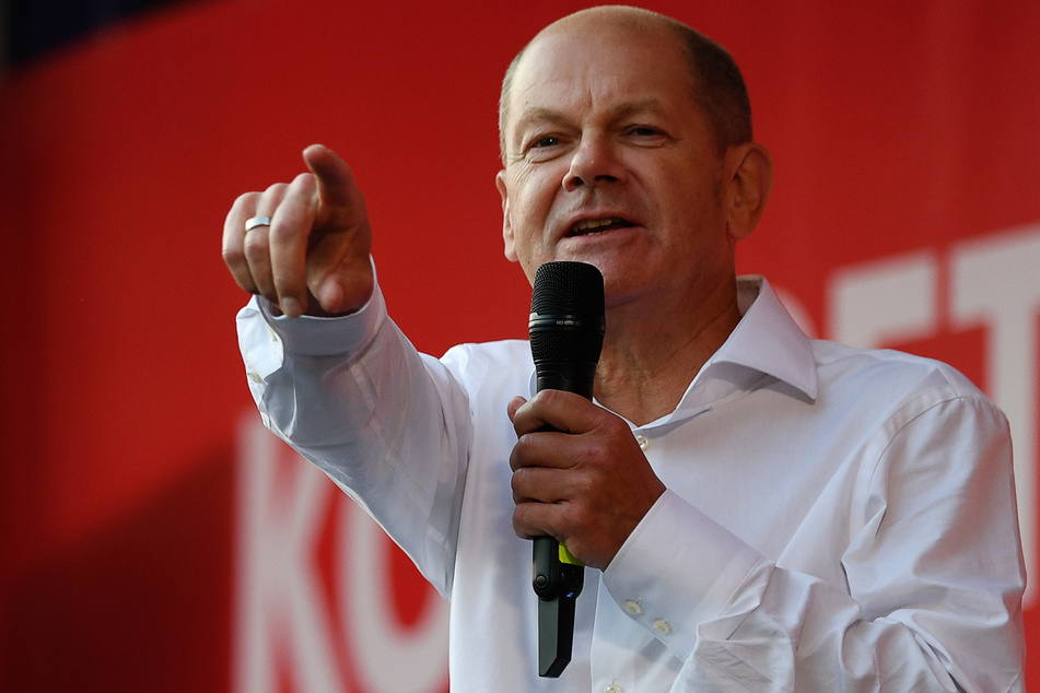 Kanzlerkandidat Olaf Scholz (63, SPD) würde sich laut Laschet die Hintertür einer Koalition mit der Linken offenhalten.