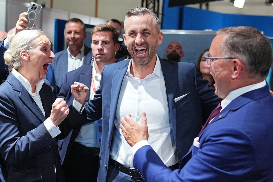 Große Freude bei AfD-Spitzenkandidat Ulrich Siegmund (35) über das Abschneiden seiner Partei.