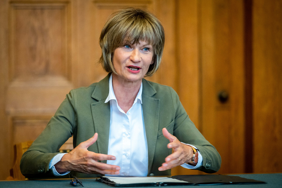 Legte zusammen mit den Bürgermeistern ein zweites Corona-Maßnahmenpaket vor: Die Chemnitzer Oberbürgermeisterin Barbara Ludwig (58, SPD).