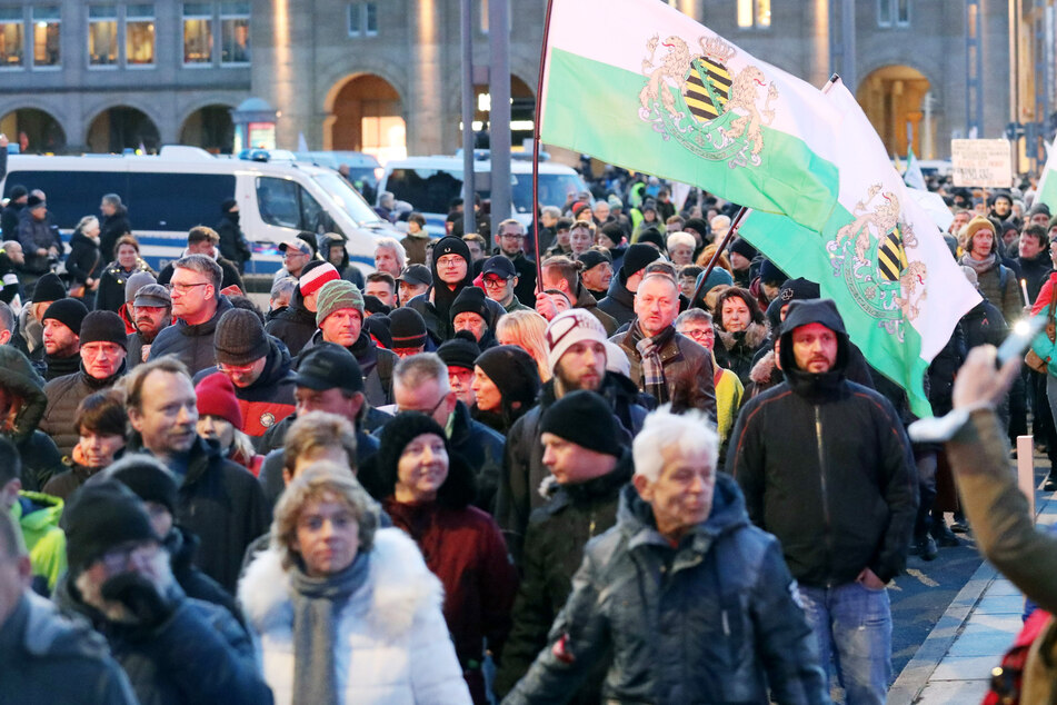 Dresden: Corona-Demos in Sachsen: In Dresden und Bautzen protestierten mal wieder Tausende