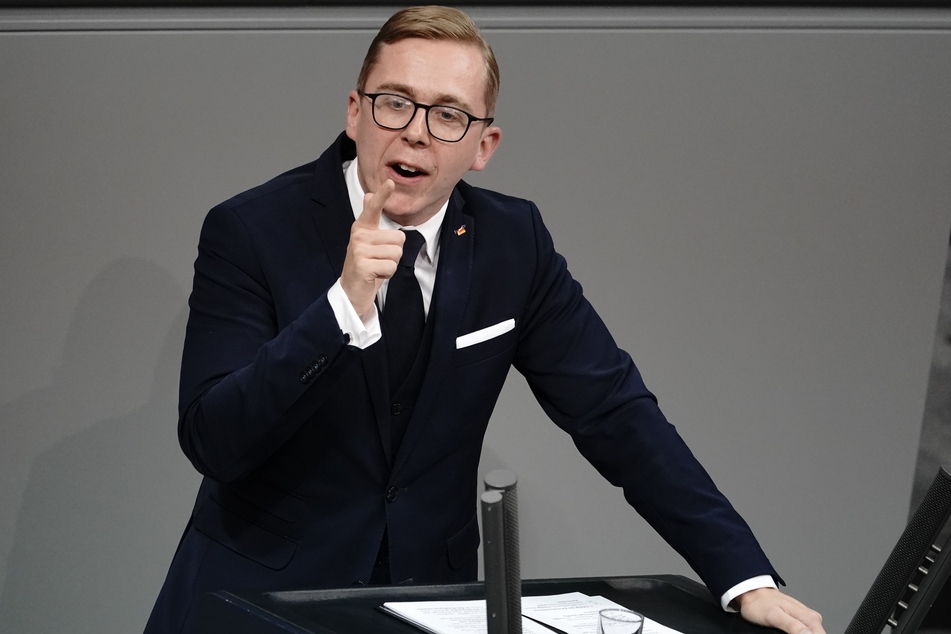 Philipp Amthor (28, CDU) hat sich für den Bundestag in Schale geworfen.