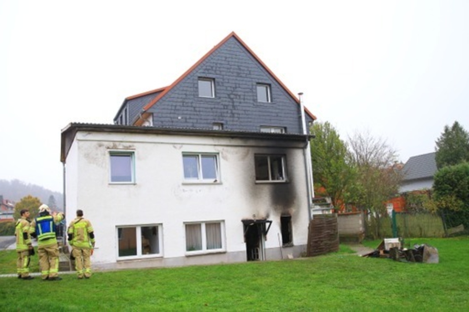 Feuer in Wohnhaus: Kameraden entdecken Toten