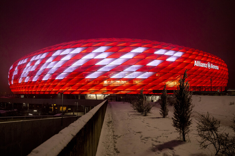 Auf der Allianz Arena erscheint der Schriftzug "Danke Franz" in Erinnerung an die Fußball-Ikone.