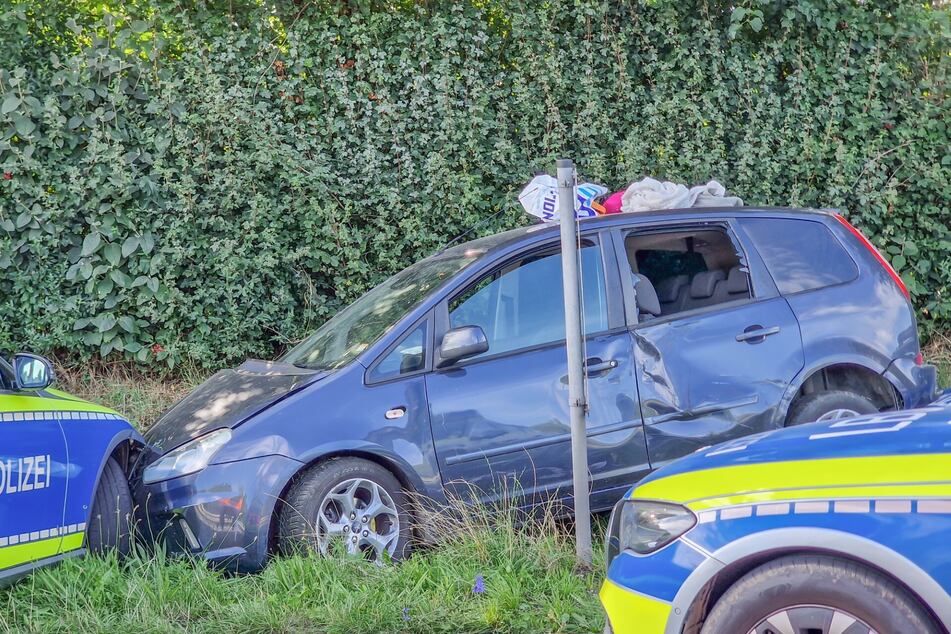 Der entstandene Sachschaden ist noch unklar. Fahrbereit dürfte der Unfallwagen jedoch nicht mehr gewesen sein.