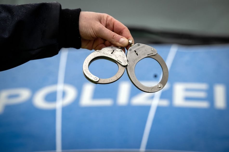 Die Polizei konnte zwei Tatverdächtige festnehmen. (Symbolbild)