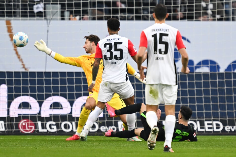 Slapstick par excellence legte Eintracht-Verteidiger Tuta beim 0:1 aufs Parkett.