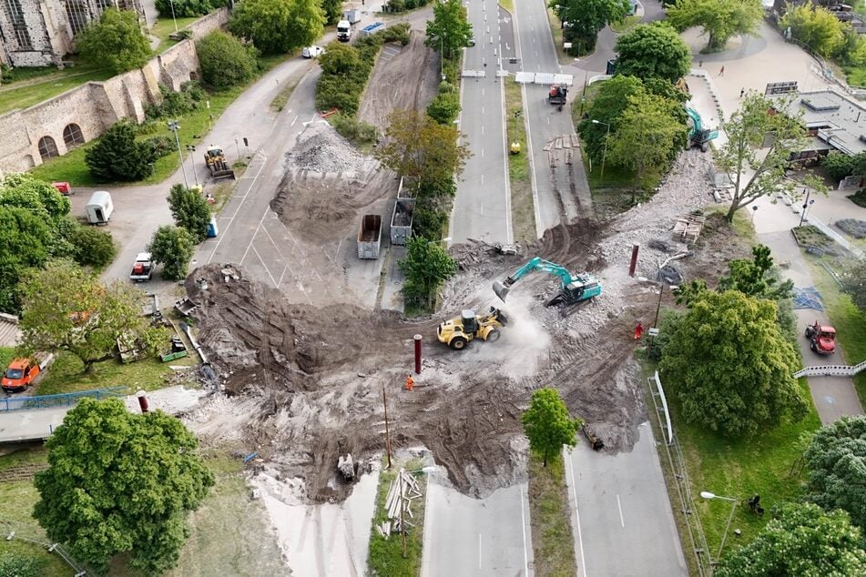Fußgänger und Fahrradfahrer müssen bis auf Weiteres einen Umweg nehmen.