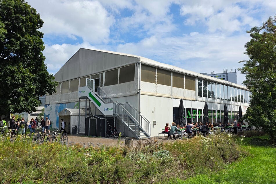 Solange die Neue Mensa eine Baustelle bleibt, müssen die Studenten sich mit dem Ersatzbau an der Nürnberger Straße abfinden.