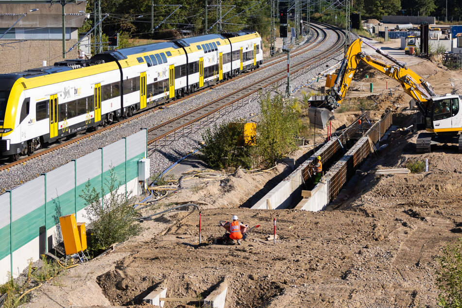 Deutsche Bahn legt riesige einbetonierte Bohrmaschine am Rastatter Tunnel frei