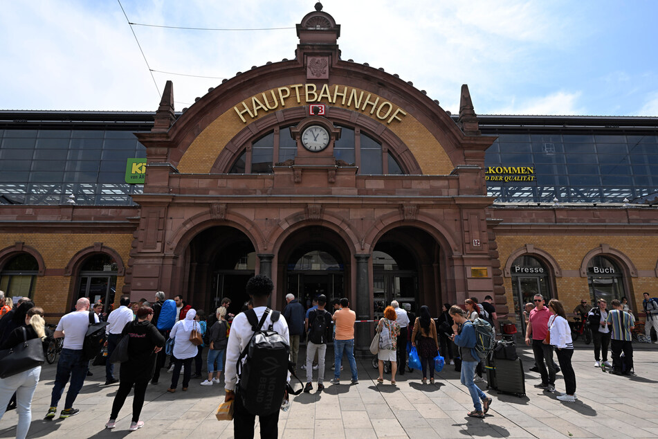 Der Hauptbahnhof wurde am Mittag evakuiert.
