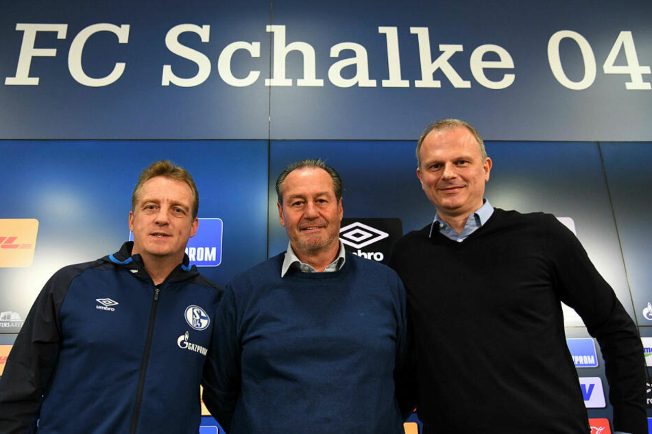 Sollen S04 aus der Krise helfen (v.l.n.r.): Mike Büskens (Co-Trainer), Huub Stevens (Chefcoach) sowie Sportvorstand Jochen Schneider, der erst vor 14 Tagen von Leipzig nach Gelsenkirchen wechselte.