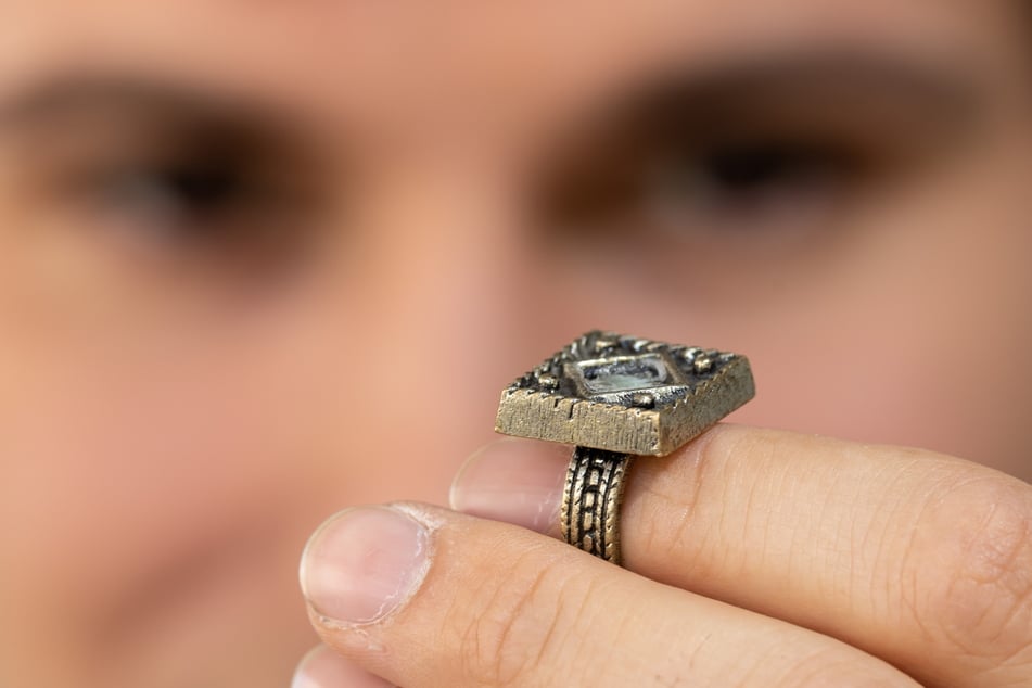 Dieser Silberring soll aus dem 16. Jahrhundert stammen.
