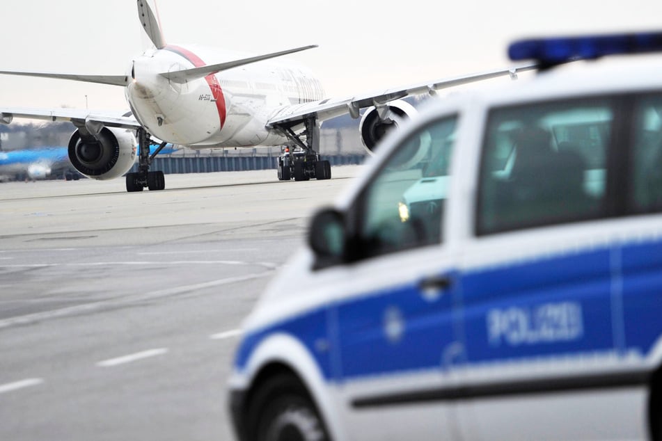 Akute Lebensgefahr! Die Polizei konnte am Münchner Flughafen das Schlimmste wohl gerade noch verhindern. (Symbolbild)
