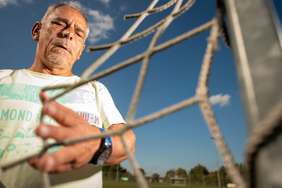 Geschäftsstellen-Leiter Frank Terks (55) ärgert sich über den dreisten Netzklau.