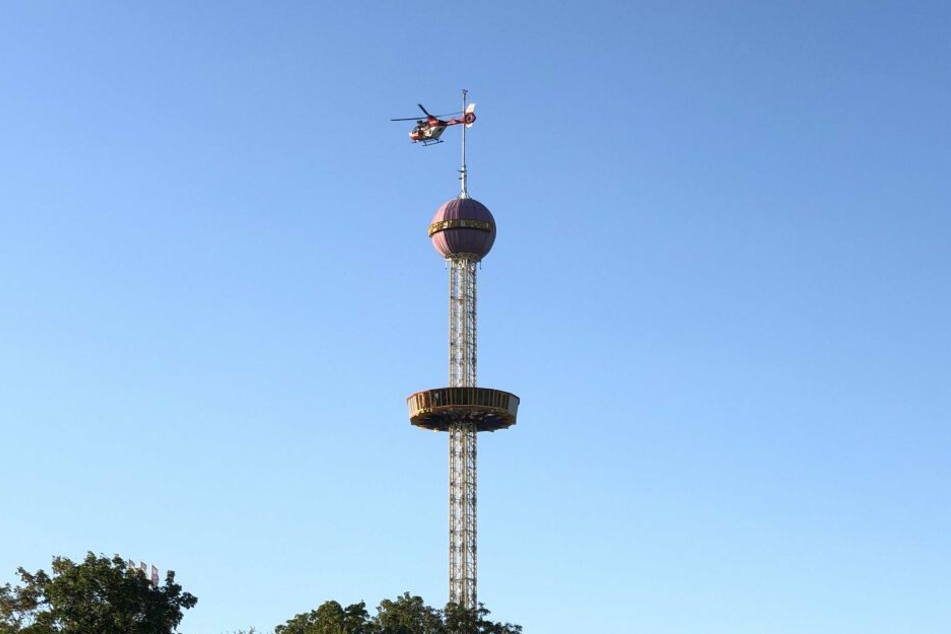 Mehrere Rettungshubschrauber sind im Einsatz.