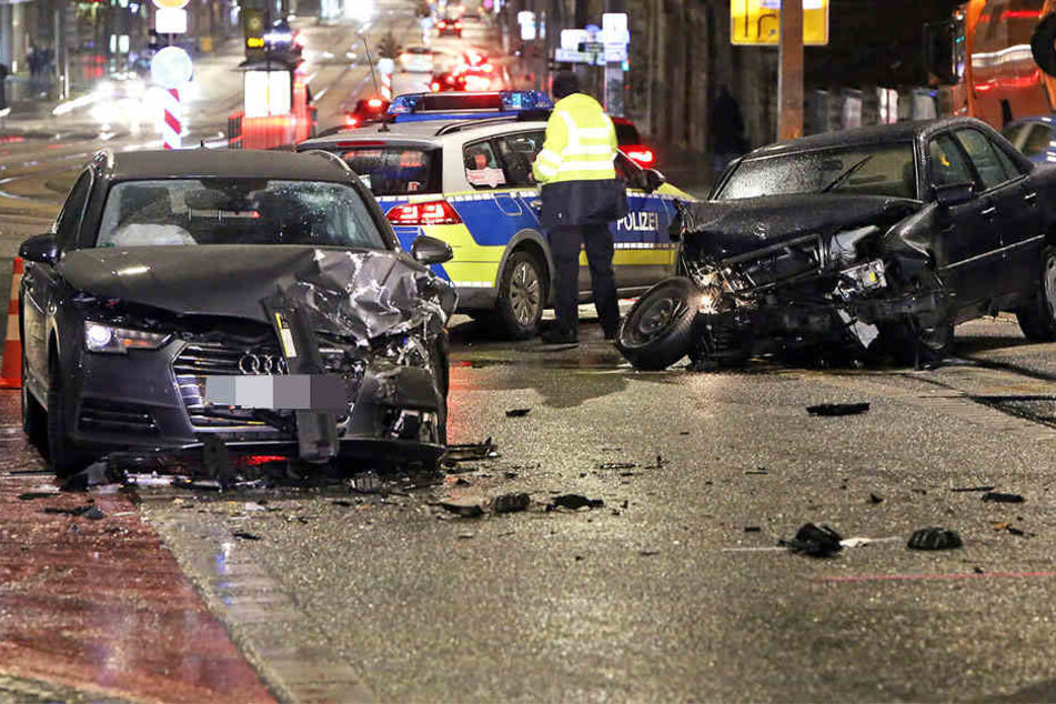 Die Polizei war vor Ort, musste die Könneritzstraße sperren.
