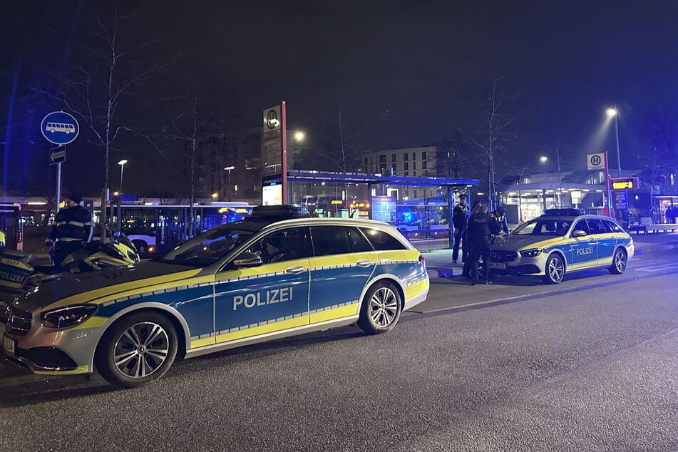 Die Polizei ist mit einem Großaufgebot im Einsatz.