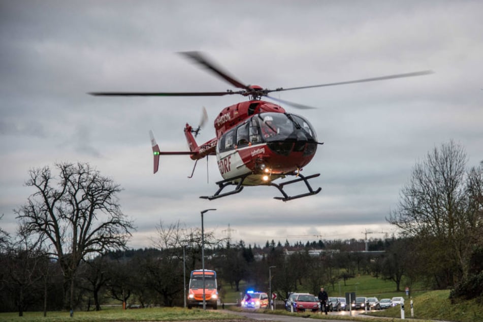 Ein Rettungshubschrauber brachte den 53-Jährigen ins Krankenhaus.