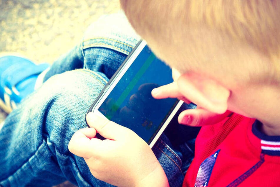 Weil ein zwei Jahre Jahre alter Junge mit dem Handy seiner Mutter herumhantierte, ist das Telefon jetzt nicht mehr benutzbar.