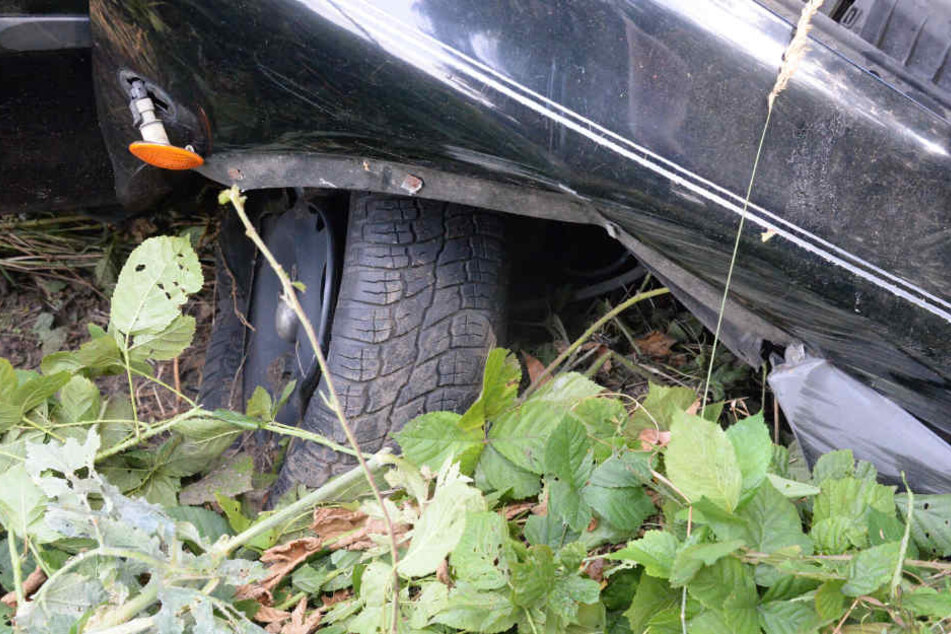 Nach dem Crash verlor der Wagen Kühlflüssigkeit.