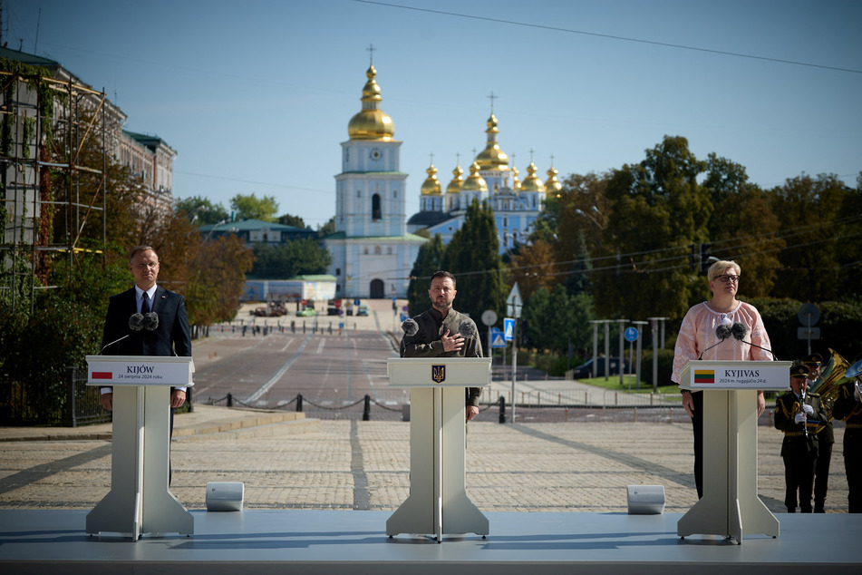 Ukrainian President Volodymyr Zelenskiy, Polish President Andrzej Duda, and Lithuanian Prime Minister Ingrida Simonyte take part in a celebration of the Ukrainian Independence Day in Kyiv.