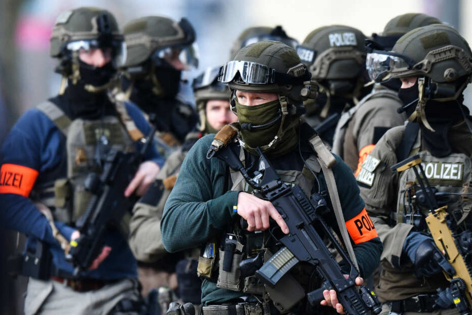 Angeblich kamen schwer bewaffnete Spezialkräfte zum Einsatz (Symbolbild).