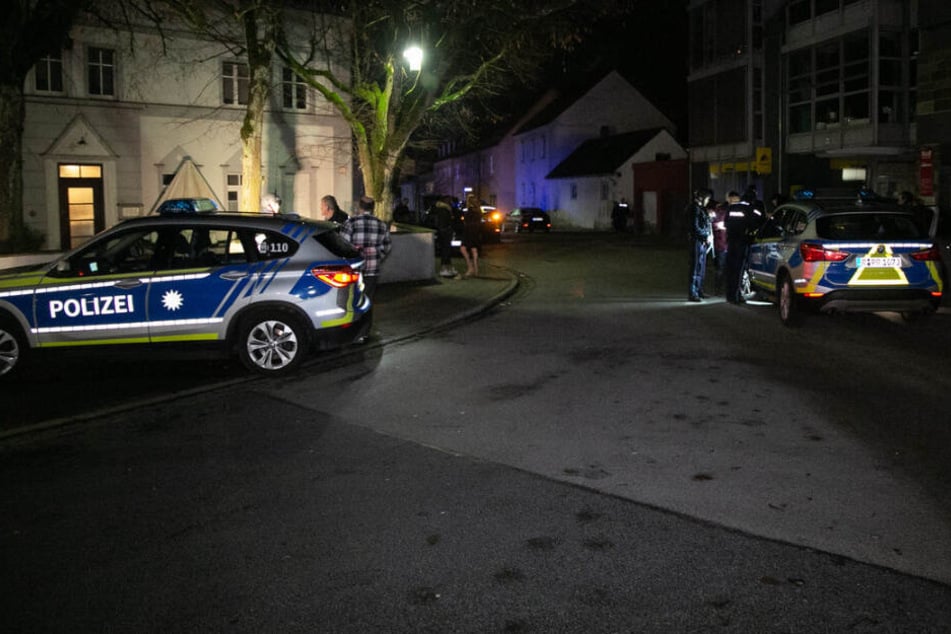 Ein Unbekannter hat in einer Diskothek in Neumarkt in der Oberpfalz mit einer Schreckschusspistole in die Luft geschossen.
