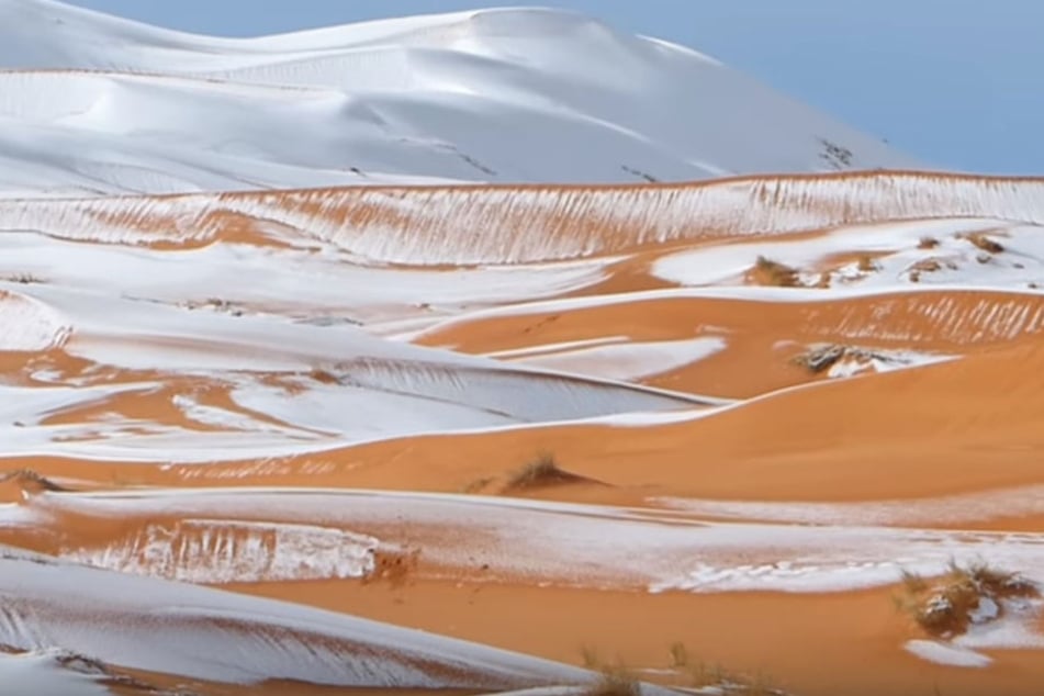 Seltener Anblick: In der Sahara in Algerien ist tatsächlich Schnee gefallen.