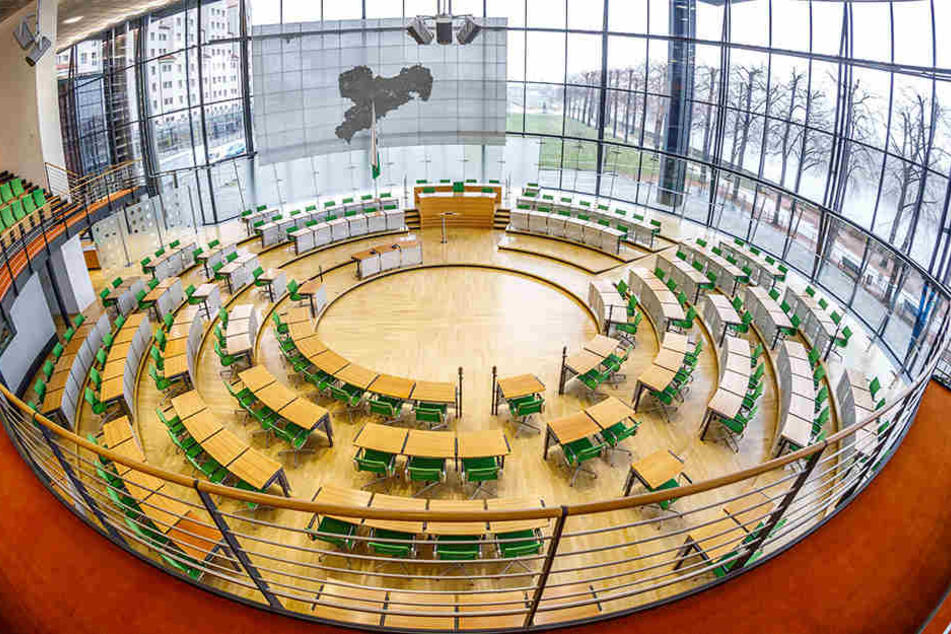 Plenarsaal des Landtages. Der Wettbewerb um die begehrten Abgeordnetenmandate ist in vollem Gange.