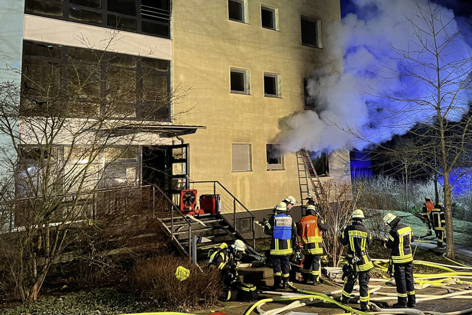 Tödlicher Wohnungsbrand: Frau (†70) will sich ins Freie retten und stirbt in den Flammen